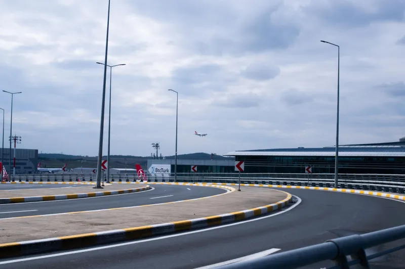 Is Your Airline About to Ghost You? The Financial Red Flags Every Budget Traveler Should Know